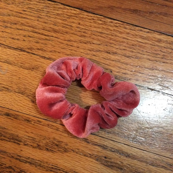 Velvet Scrunchie Set - Picture 3 of 5